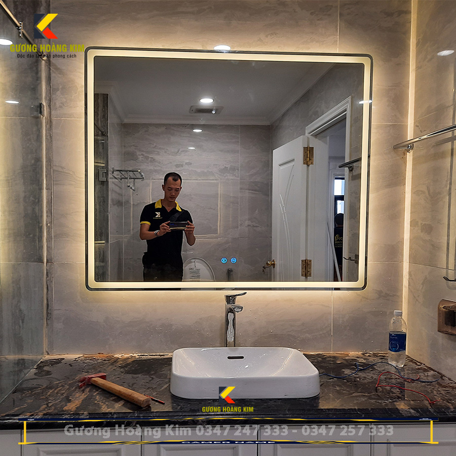 Gương treo tường nhà tắm, gương chữ nhật tính năng cảm ứng đèn led HK3001-Bản tiêu chuẩn